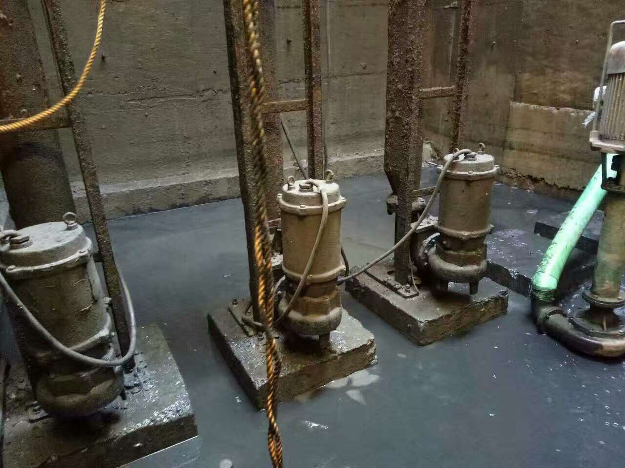 博湖污水池清理