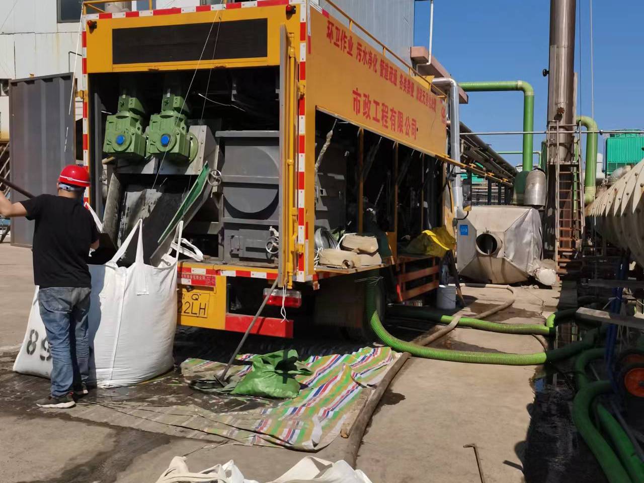 博湖淤泥压干处理