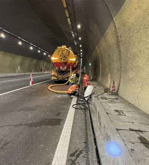 博湖隧道排水渠清淤